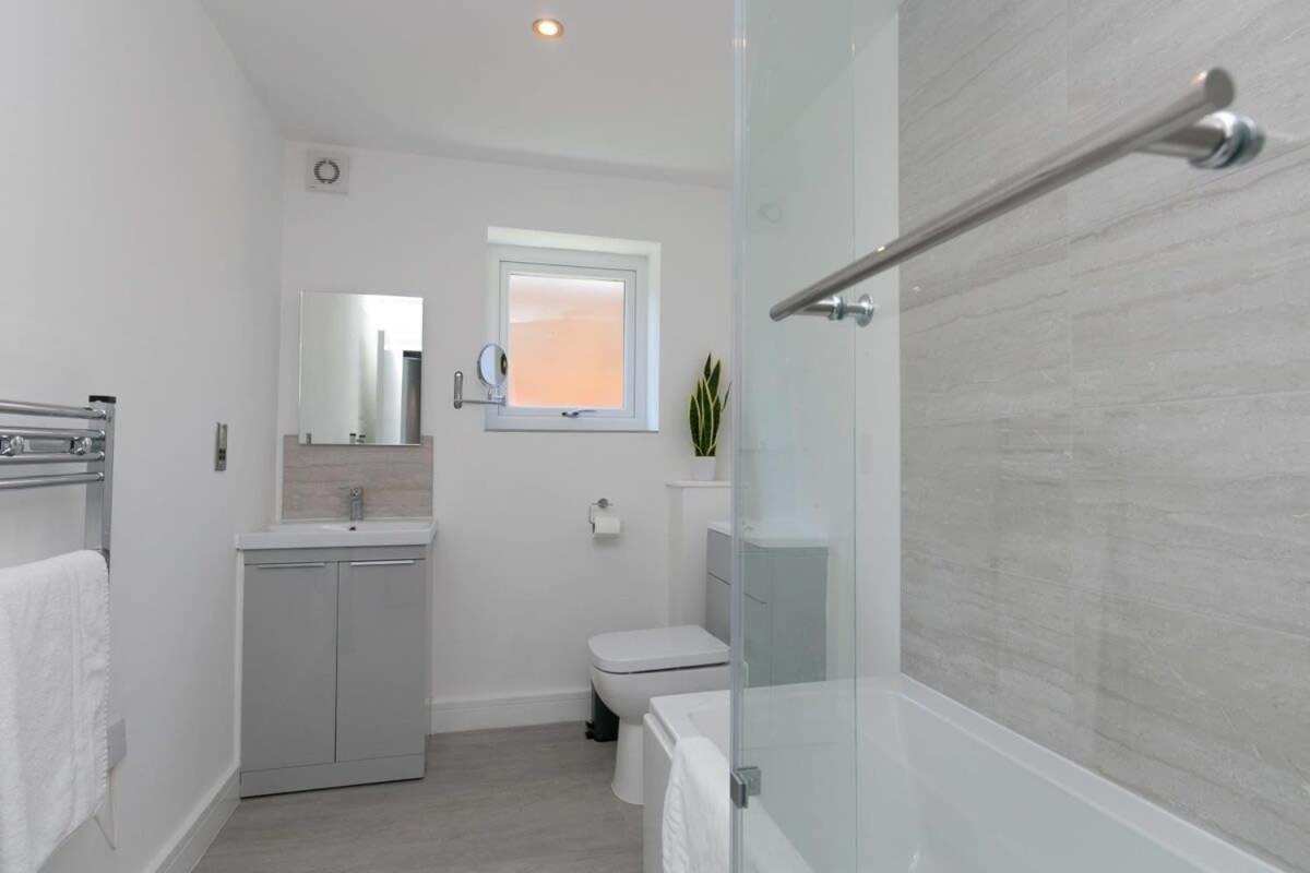 Stunning 2 Bedroom Apartment In Wallasey Exteriör bild