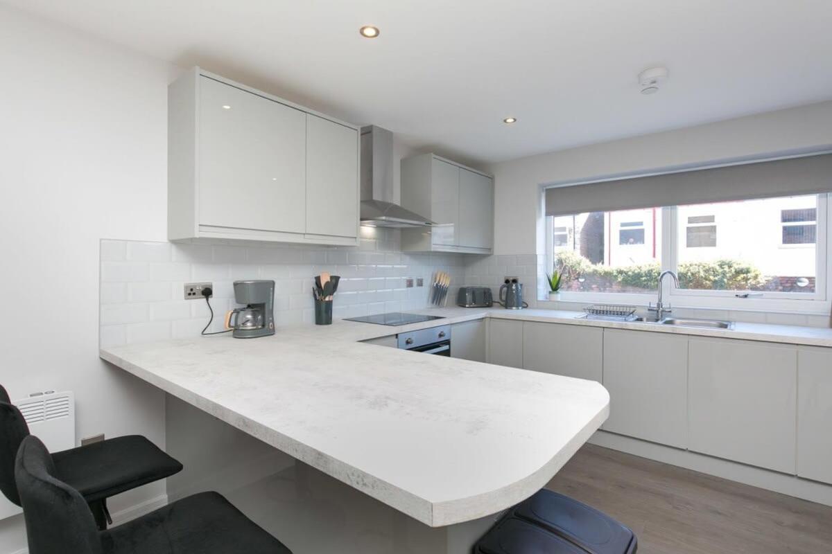 Stunning 2 Bedroom Apartment In Wallasey Exteriör bild