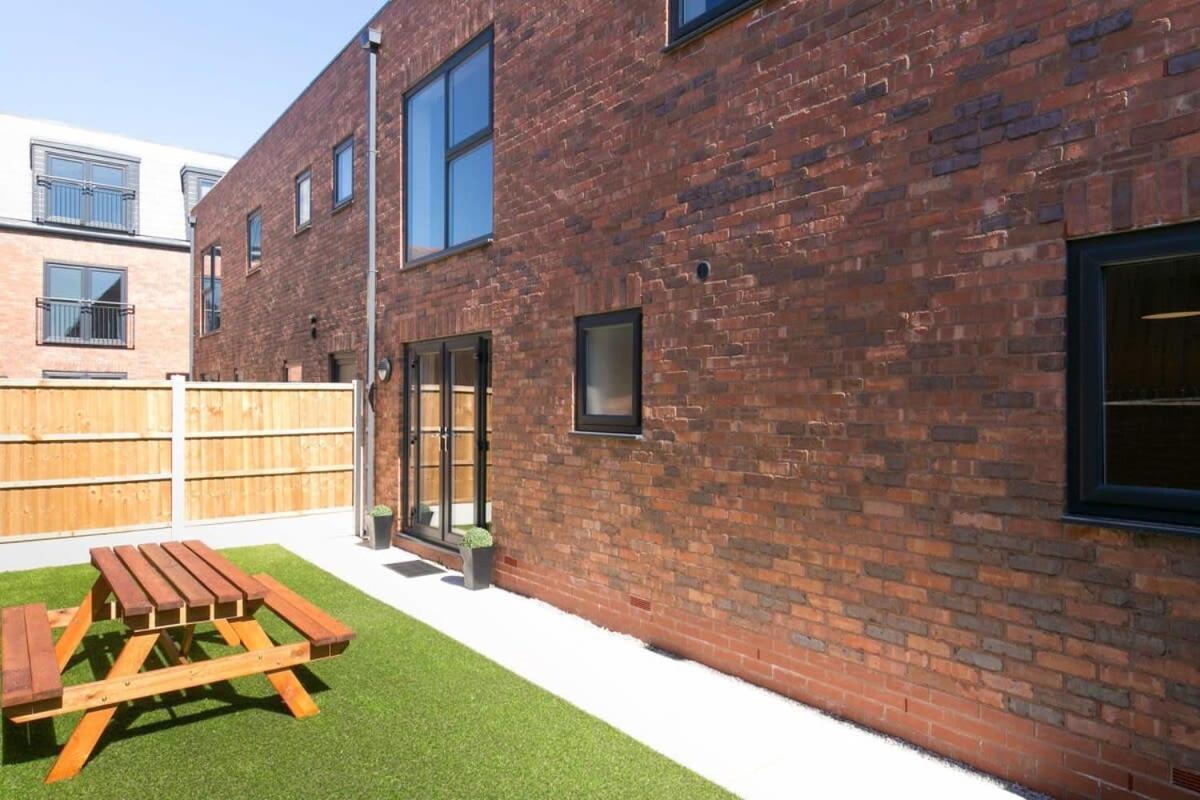 Stunning 2 Bedroom Apartment In Wallasey Exteriör bild